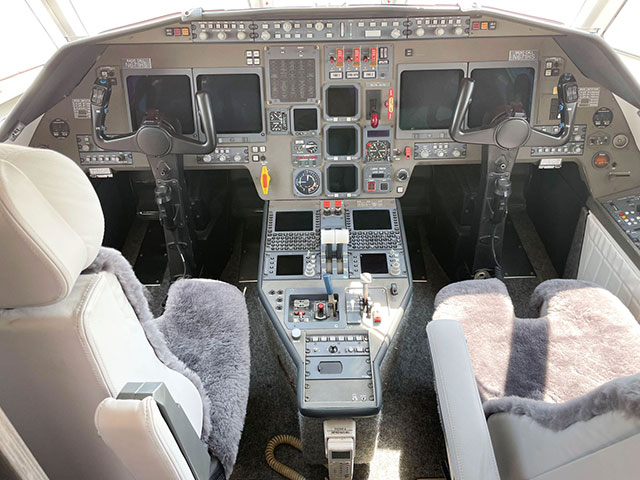 2002 Falcon 2000 S/N 194 - Cockpit View